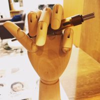 話題沸騰のQui(美顔器)を持ってますよね!